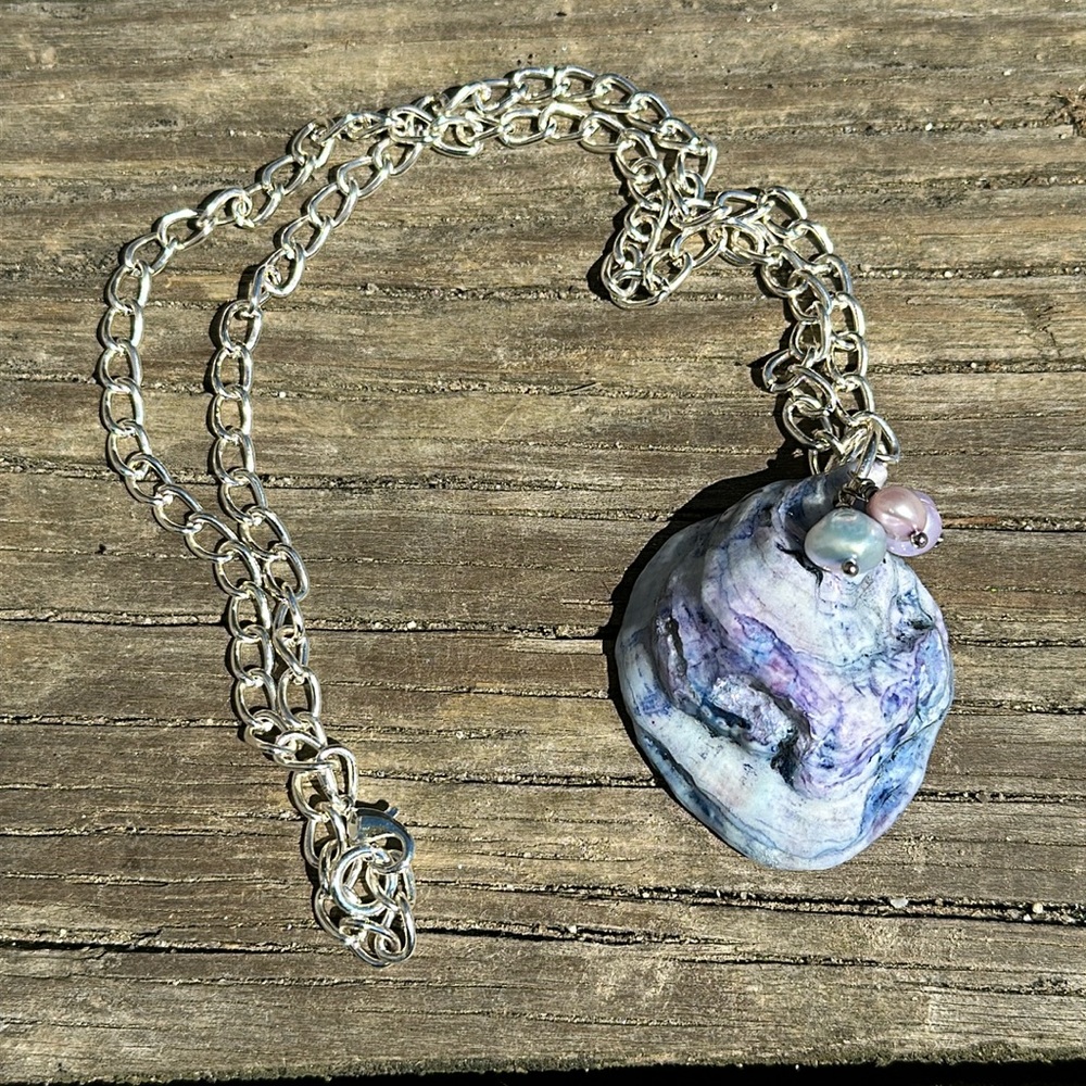 Dyed Oyster shell necklace    #2 - Picture 2 of 9